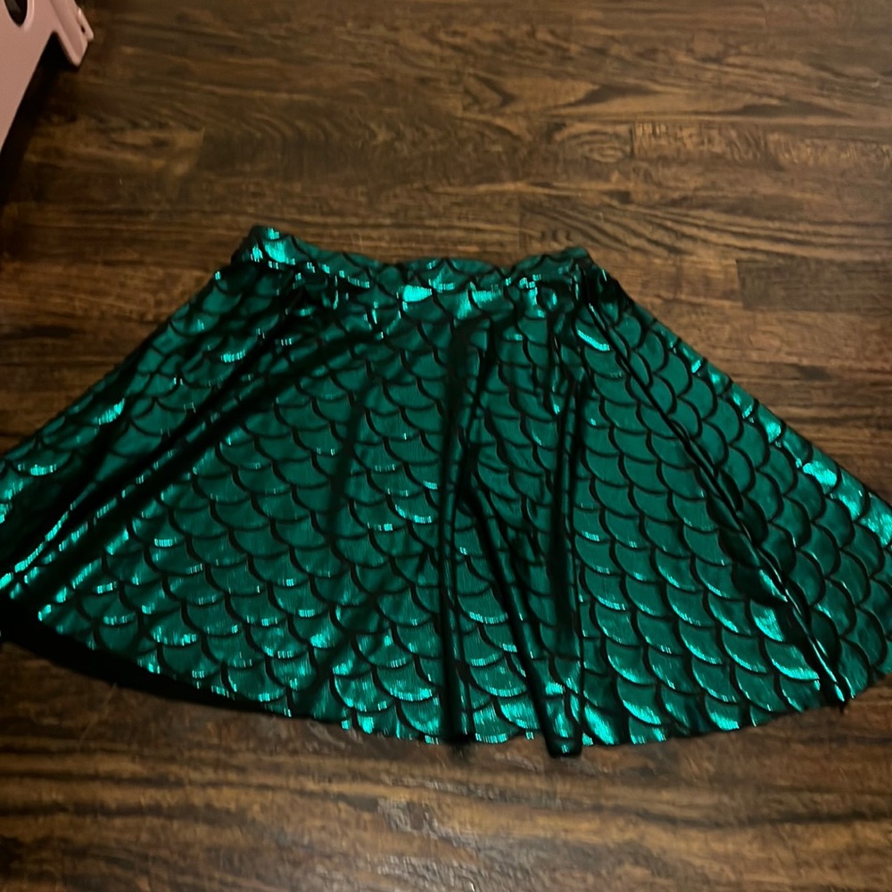 Green skirt, mermaid pattern